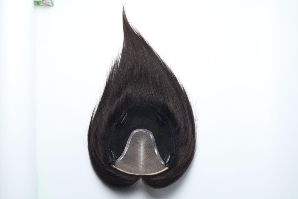 Clip-in hair extensions on a model
Natural-looking clip-in hair extensions for beginners
Thickening hair extensions for thin hair

